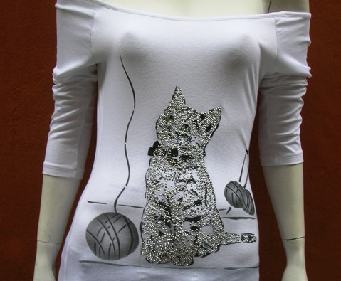 maglia viscosa gatto dipinta a mano con strass e borchie